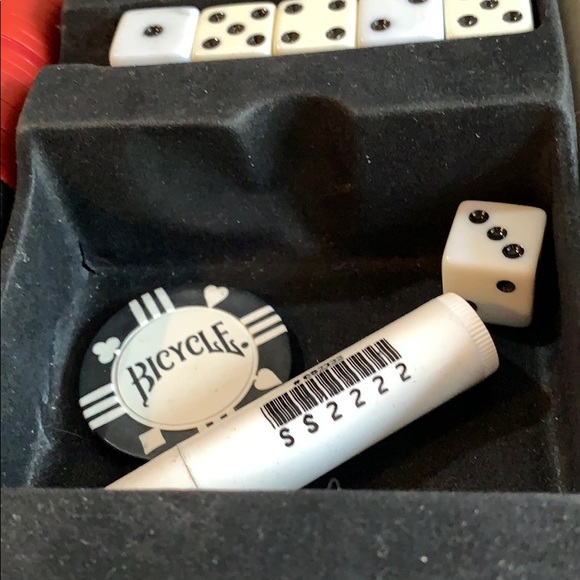 POKER CHIP SET IN BLACK CASE (CHIPS/DICE) GAMES - Picture 4 of 5